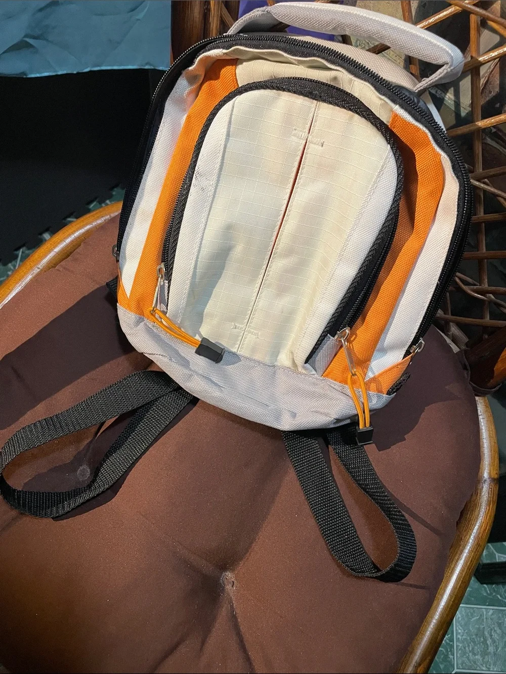 Discman Compact Cream and Orange Backpack